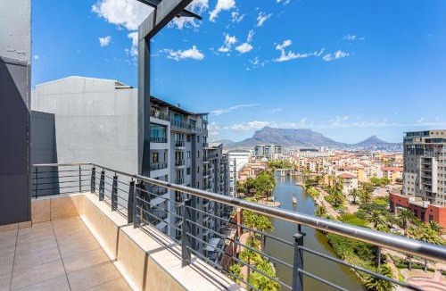 Century City Apartment | Knightsbridge Luxury Suite in Century City by CTHA