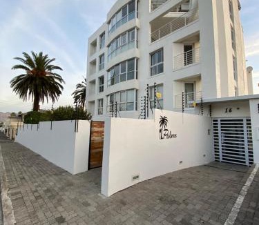 Strand Apartment | Elegant 2 Bedroom Apartment 150m from Beach - 2 Palms
