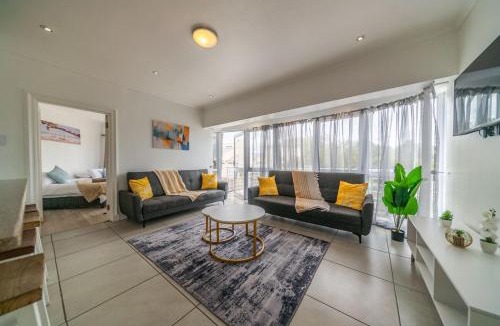 Strand Apartment | Elegant 2 Bedroom Apartment 150m from Beach - 2 Palms