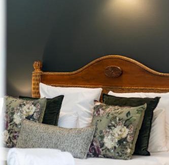 Wellington Cabin | Five Mountains Guest Farm & Spa
