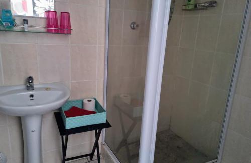 Kraaifontein Apartment | UITZICHT STAY Durbanville Pet Friendly