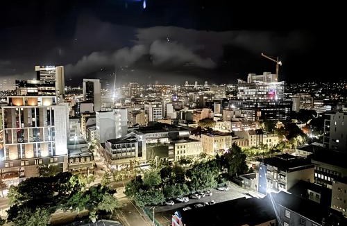 Bo'Kaap Apartment | Large Studio with Table Mountain View - De Waterkant - Secure Parking