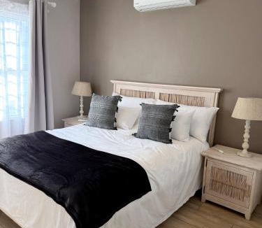 Big Bay Apartment | Luxurious 2Bed ,Iconic Views Mountain& Beach