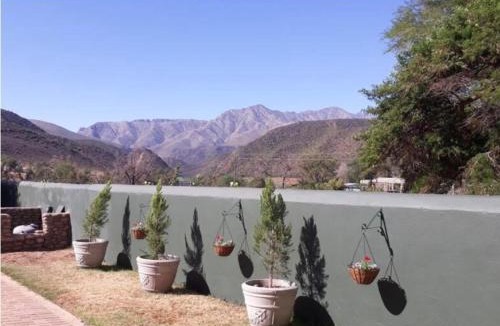 De Rust House | Vredelus Farm Stay Family Cottage