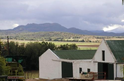 De Rust House | Vredelus Farm Stay Family Cottage