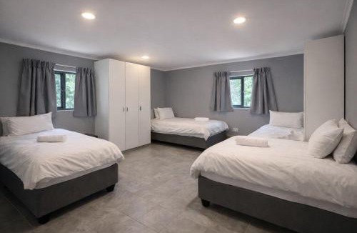 Greater Johannesburg Metropolitan Area Hotel | Inn & Out Sandton
