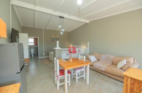 Port Elizabeth Apartment | Accommodation on 3329 - Unit 3