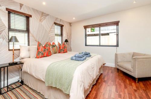 Scott Estate Villa | Défren House - Villa with panoramic view and pool, optional housekeeping and private service in Hout Bay