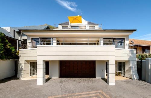 Scott Estate Villa | Défren House - Villa with panoramic view and pool, optional housekeeping and private service in Hout Bay