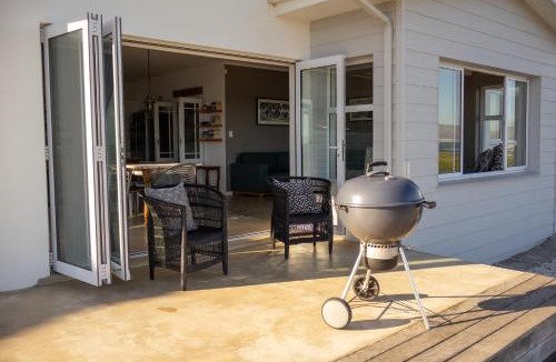 Kleinmond House | Seafront house with a view
