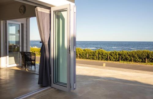 Kleinmond House | Seafront house with a view