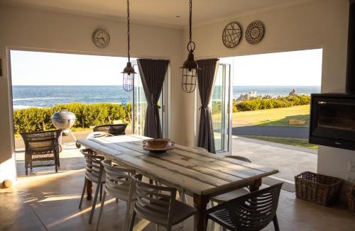 Kleinmond House | Seafront house with a view