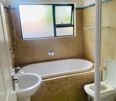 Milnerton House | Milnerton 2 Queens and Kings Guest House