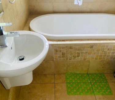 Milnerton House | Milnerton 2 Queens and Kings Guest House