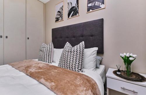 Greater Johannesburg Metropolitan Area Apartment | The Signature Stay Fast Wi-Fi Business Travel