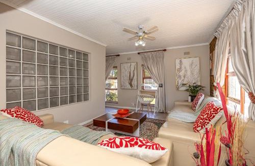 Goodwood House | 15min to V&A Waterfront, 5min to Canal Walk & 5min to Grand West Casino