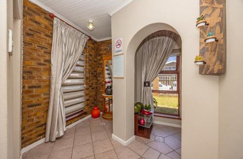 Goodwood House | 15min to V&A Waterfront, 5min to Canal Walk & 5min to Grand West Casino