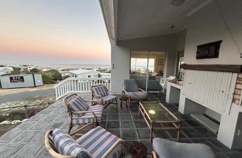 L'Agulhas House | Restio