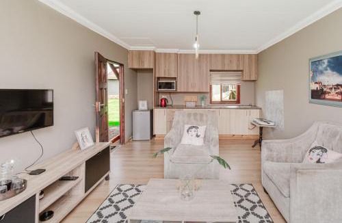Henley on Klip Apartment | Rams Guest Suite- Private Furnished Home for Long Stays in Henley on Klip