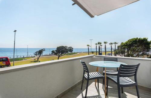 Three Anchor Bay Apartment | Beachfront 3 Bed Luxury Family Escape - Sea Point