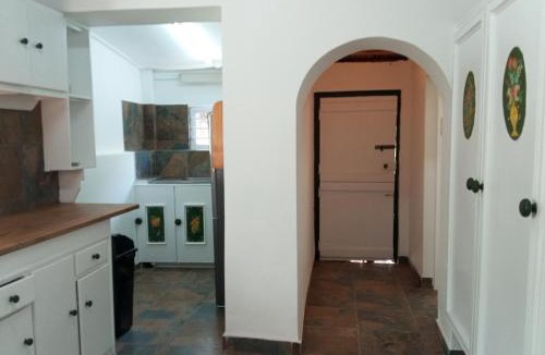 Schoemanshoek Villa | Lalapanzi Guest Cottage - Off-Grid Comfort
