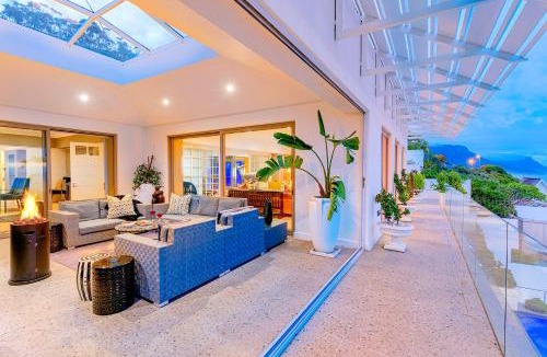 Clifton Villa | Clifton YOLO Spaces - Clifton White House Villa