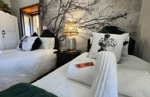 Malmesbury Apartment | Le Graan Guestroom