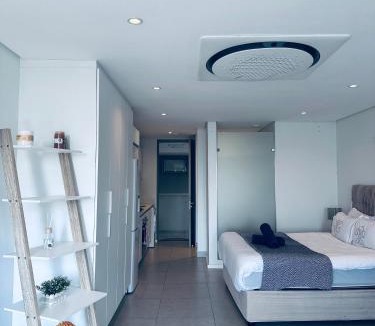 Hillhead Apartment | Ocean Dunes Bachelor Apartments