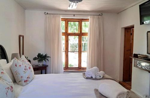 Graaff-Reinet House | Cypress Cottage - The Old House at River Bend