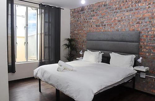 Cape Town City Centre Hotel | Chill Flamingo