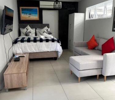 Parklands House | Home Away From Home 6 minutes away from beach
