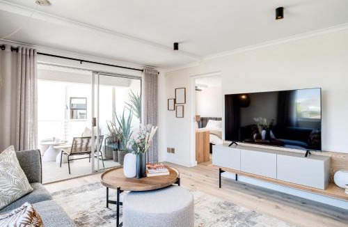 Three Anchor Bay Apartment | Green Point Modern 2bed Apartment Azura Atlantic