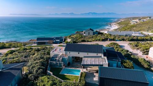 Gansbaai Villa | Romansbaai Oceanview Family House - Wildlife Estate