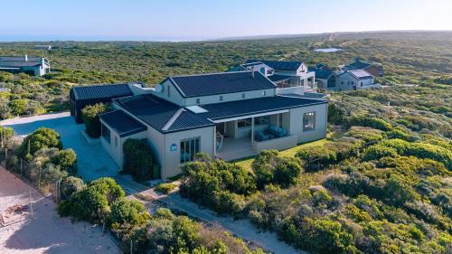 Gansbaai Villa | Romansbaai Oceanview Family House - Wildlife Estate