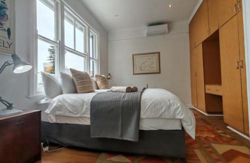 Sea Point Apartment | Lyron - Large, central and secure 3 bed with ACs and workspace