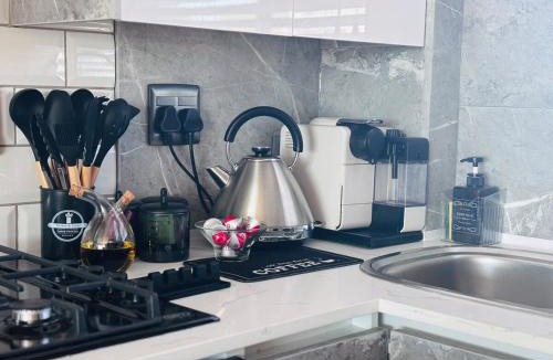 Big Bay Apartment | Stanley's Place at 212 Salerno