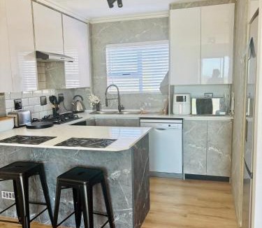 Big Bay Apartment | Stanley's Place at 212 Salerno