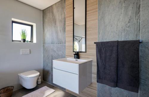 Sandbaai House | iMoyo Ocean Villa and Studio, Hermanus