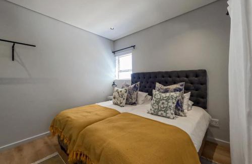 Sandbaai House | iMoyo Ocean Villa and Studio, Hermanus