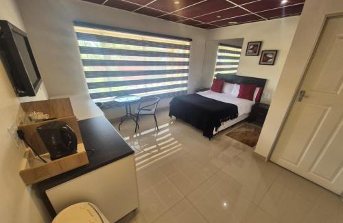 Kempton Park House | Ithonsi Guesthouse