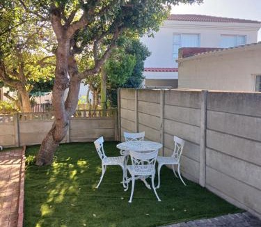 Van Dyks Bay House | Shark Cove House