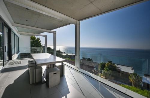 Mountainside House | '22 Protea' - Luxury, Style and Elegance - Sleeps 12 in 6 En-suite Bedrooms