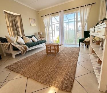 Muizenberg House | Spacious Entire Townhouse near Muizenberg Beach