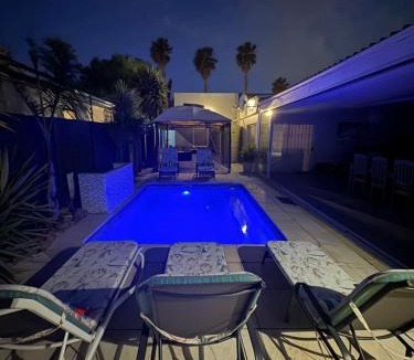 Parklands House | Home Away From Home 6 minutes away from beach