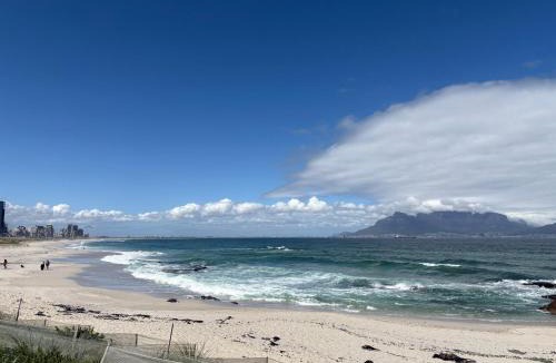 Parklands House | Home Away From Home 6 minutes away from beach