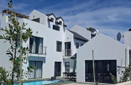 Shelley Point Apartment | 6 on Third