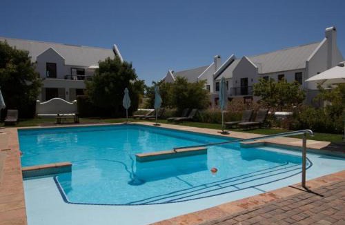 Stellenbosch Cabin | Winelands Golf Lodges 5