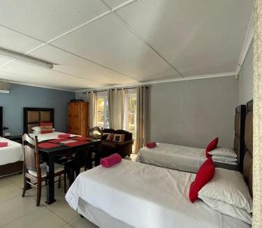 Ladysmith House | Zinzanathi Guest house
