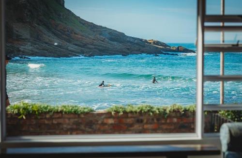 Victoria Bay Hotel | Silver Spray Beach Accommodation