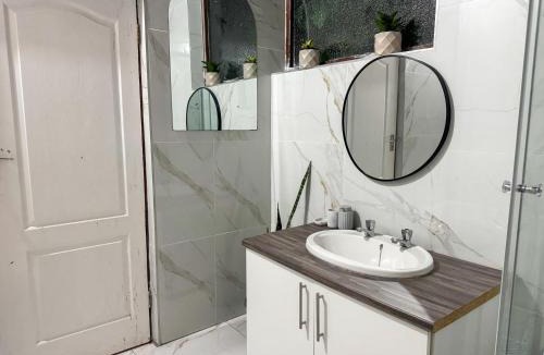 Uvongo House | Palm Grove Lodge